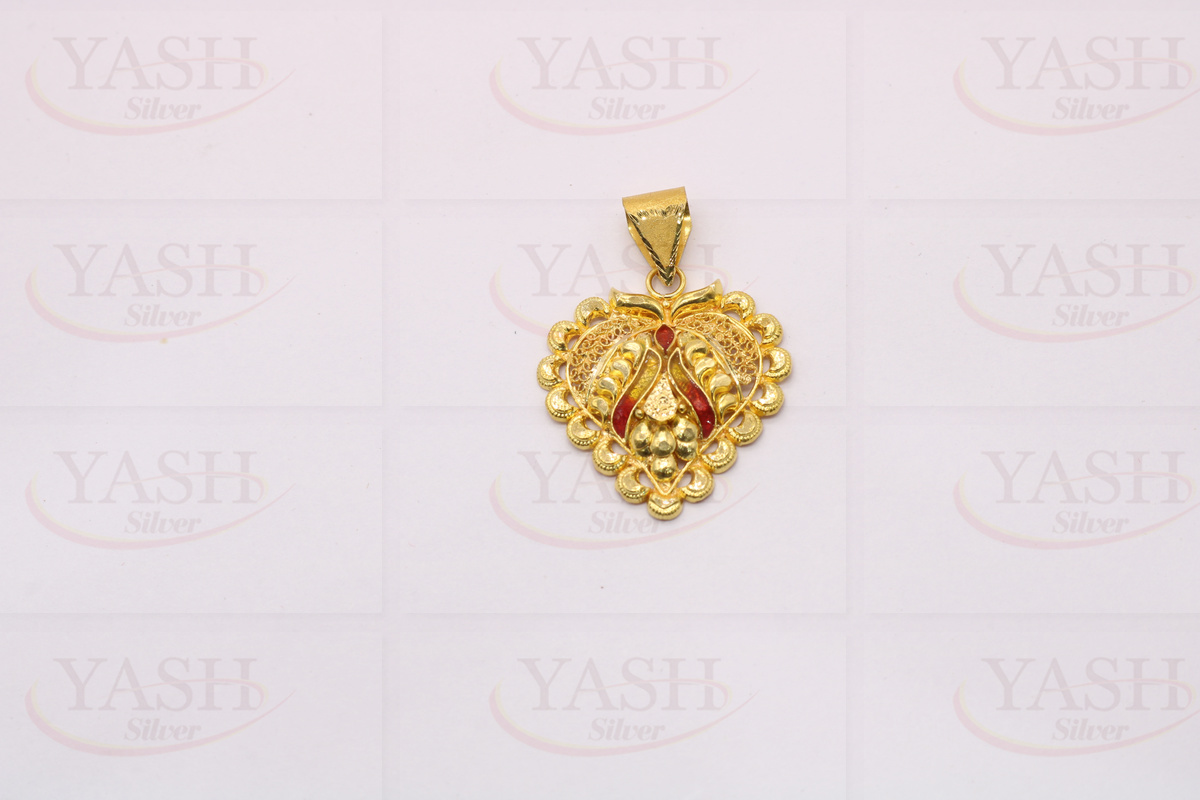 single kunda gold pendant